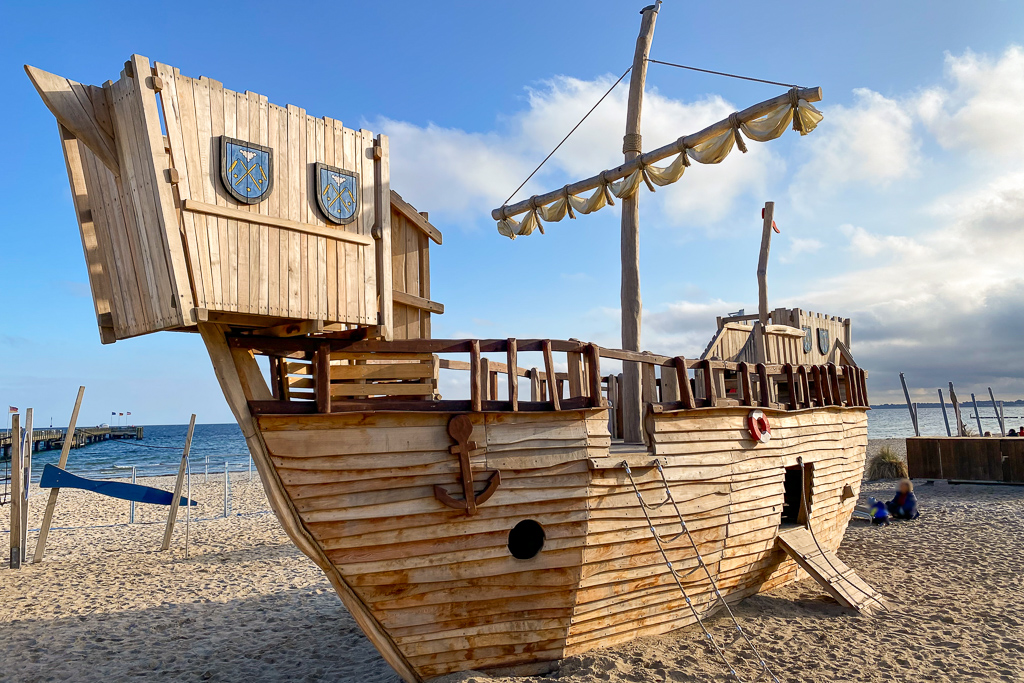 Ostsee Piratenschiff Strand Spielplatz Kinder